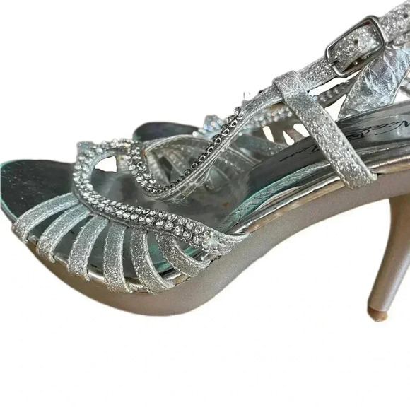 Wild Rose Metallic Silver Heeled Sandals sz 6​ - Picture 8 of 8